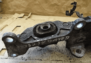 Łapa poduch skrzyni renault clio scenic 8200395661 3