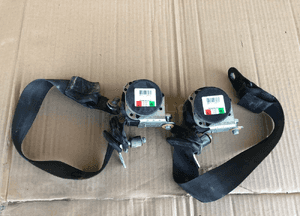 Pasy bezpieczeństwa tylne 2 rząd 608855200A Land Rover Defender Puma 2007-->