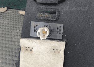 Boczek Bagaznika PRAWY Tapicerka Zaślepka Zapalniczka Gniazdo Antracyt Czarna Welur VW Golf IV 4 3D 3 Drzwi 14