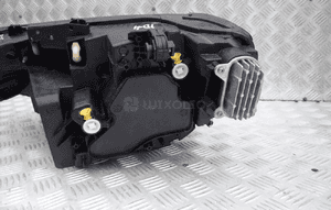 Lampa lewy przód vw id 4 full led 11B941036M uszkodzony zaczep europa 3