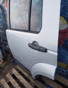 Land rover discovery 4 drzwi lewe tył kompletne w kolor 4