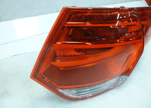 Citroen C4 2 ii sedan lampa prawy tył prawa 5 pin 5