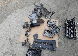 Ford Fiesta 1.25 16V Mk7 08-17 Dekiel pokrywa wał 1