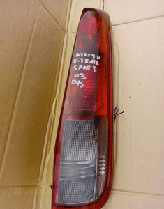 Nissan X-Trail T30 04-06 lampa tyl tylna lewa 4