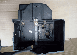 Volvo S40 II V50 podstawa pod akumulator 1