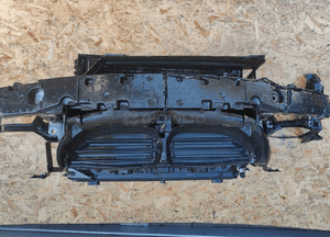 BMW 5 E60 5 seria 520d automat 03-10 PAS PRZEDNI BELKA CHŁODNICE WENTYLATOR 1