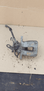 Zacisk hamulcowy lewy tył tylny VW Golf V 1