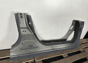 Slupek prog prawy rama nissan leaf i 1 2010- caly 3