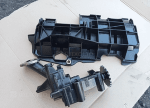 pompa oleju trafic vivaro 1.9 dci 7700600252 1