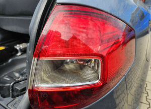 Renault Koleos I lampa tył tylna prawa lewa w błotnik 2