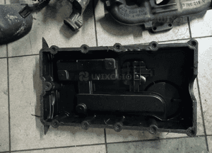 pokrywa zaworów 2.0 tdi 03g103475 2