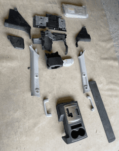 mitsubishi pajero IV 2010r v90 osłona słupek plastik uchwyt napoje rączka słoneczniki 1