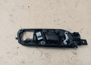Klamka wewnętrzna lewy przód przełącznik centralnego VW Polo 9N 2