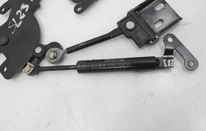 SIŁOWNIK 120433902 POŁKI TYLNEJ MERCEDES SL R230 2