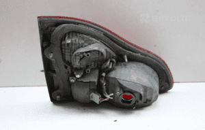 Lampa prawa tył tylna w klapę TOYOTA AVENSIS VERSO 2