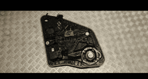 Mercedes W247 mechanizm drzwi lewy tył 4