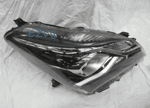 Toyota yaris iii lift lampa przednia prawa 2