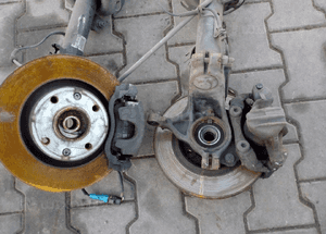 Citroen C3  DS3 zwrotnica piasta lewa przod 1.6 1
