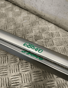 RELING DACHOWY PRAWY LEWY KPL TOURAN III 3 5TA ORG 4