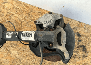 MERCEDES C W204 Zwrotnica piasta przód R - 16418 4