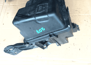 Peugeot 207 obudowa skrzynka bezpiecznikow 2