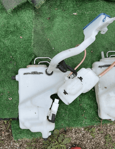 MERCEDES  E 211 CLS 219  zbiorniczek pompka spryskiwaczy zwykły grzany pod xenon 8