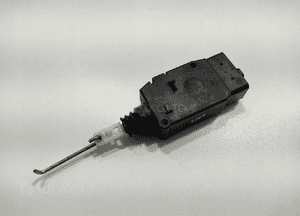 MODUŁ SIŁOWNIK ZAMKA CENTRALNEGO PRAWY PRZÓD PRZEDNI LAND ROVER DEFENDER 3