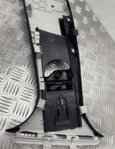 MERCEDES W205 OSŁONA SŁUPKA PRAWA A2056900930 6