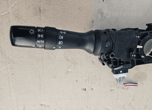 Toyota Avensis T27 włącznik przełącznik świateł kierunkowskazów 05180 1