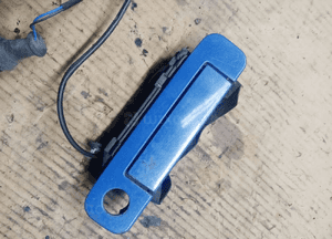 Klamka zewnętrzna lewy przód Audi A4 B5 80 A8 4A0837205D 8D0837207A 1