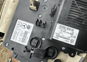 Mercedes 639 lampka podsufitki przód klimatyzacja 11