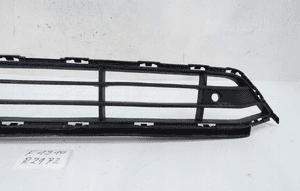 Volvo XC90 ii lift 2019 kratka atrapa srodkowa zderzaka 32345820 3