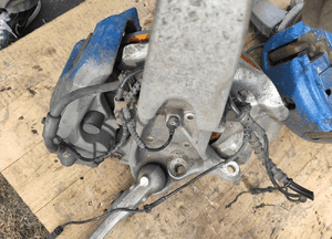 BMW 7 F01 3.0D ZWROTNICA PIASTA TARCZA ZACISK PRAWY LEWY PRZÓD IGŁA PIĘKNE 9