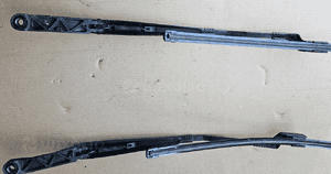 Opel Astra J 4 IV ramię wycieraczek przód przednich prawe lewe 2
