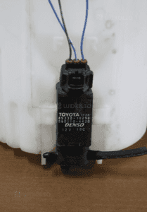 ZBIORNICZEK PŁYNU SPRYSKIWACZY TOYOTA YARIS I '99-05 2