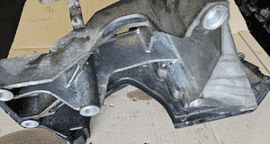 VW Crafter 2.5 TDI łapa mocowanie pompy alternatora 076145167 5