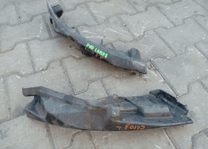 Renault Clio III slizg pod lampe przod prawy