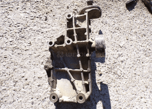Wspornik alternatora alfa romeo 159 1.9 m-jet 8V 55197248 2