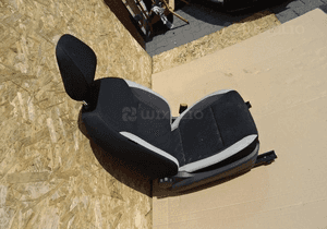 Fotele prawy przód nissan micra K14 2