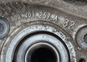 VW Passat B8 1.6 TDI zwrotnica mcpherson przód  lewa 5Q0407257A 5