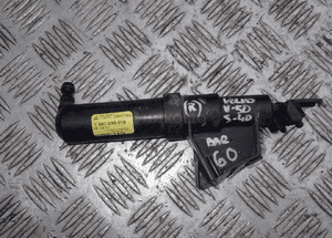 SPRYSKIWACZ LAMPY PRAWY VOLVO V50 S40 RADOM 1