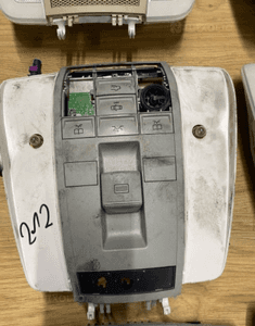 Mercedes e 207 e 212 lampka podsufitki dachowa pod szyber i bez 7