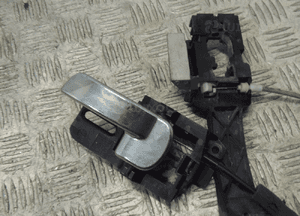 Zamek drzwi lewy tył klamka drzwi nissan qashqai J10 lift 3