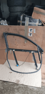 Mechanizm podnośnik szyby ramka prawy przód Audi A4 B6 8E0837630 1