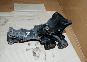 Podstawa łapa alternatora rolki Audi A6 C6 2.0 TDI 03G903143D 2