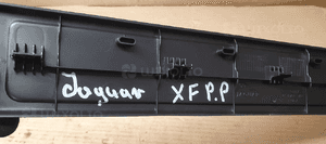 Nakładka listwa osłona progu prawy przód Jaguar XF X250 8X23-13200-AF 6