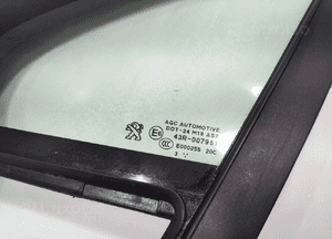 Szyba drzwi lewa przód przednia trójkąt peugeot 2008 i 9801476080 2013-2019 6