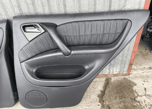MERCEDES ml 163 LIFT  tapicerka boczek drzwi  czarna skora 3