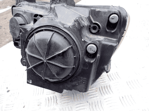 LAMPA PRAWY PRZÓD CHRYSLER 300C 7
