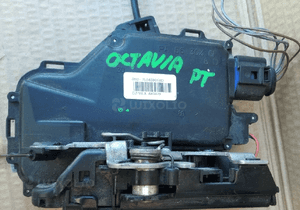 Skoda Octavia II zamek drzwi tyl tylny prawy 2